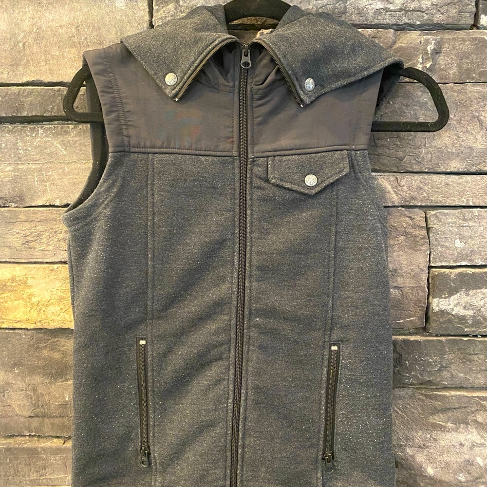 Burton dry ride vest with hood.